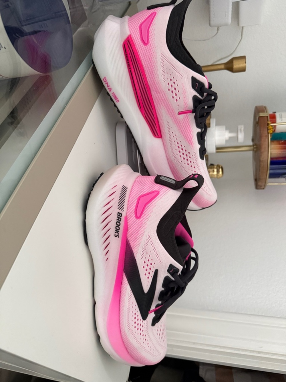 Glycerin 23 GTS 2026 Brooks Women's Pink and Black Gradient Running Sneakers